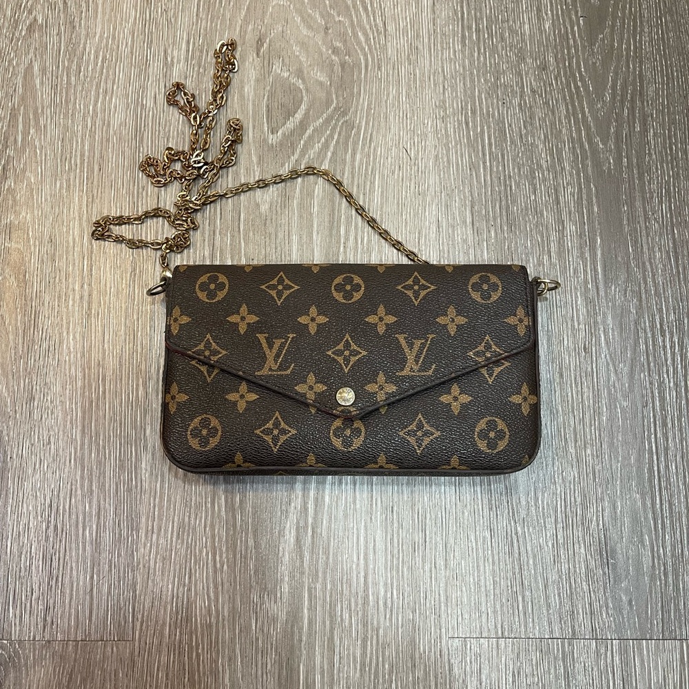 Crossbody Bag with Gold Chain and red interior